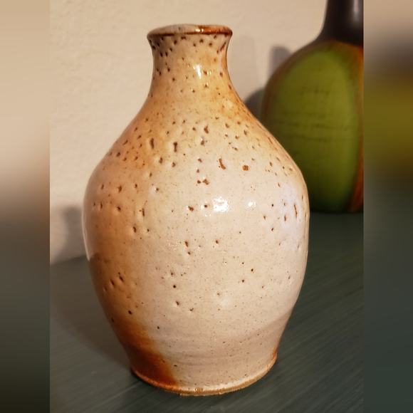 Wheelthrown Stoneware Sandy Desert Hues Speckled Glaze Vase - Picture 7 of 11